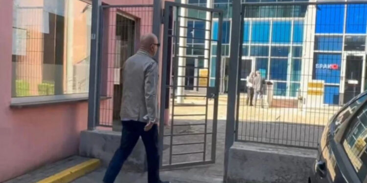 Paraqitet në SPAK ish-kreu i OSHEE, Adrian Çela!