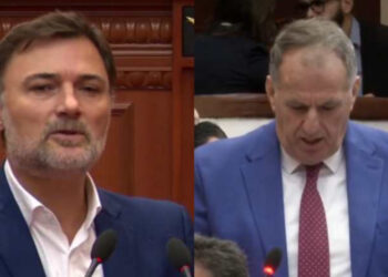 U PARAQIT në SPAK, deputeti i PS-së tallet keq me kryetarin e partiçkës Patos-Mallakastër: Më pyetën a është ‘Enkelejdi’ ky që…