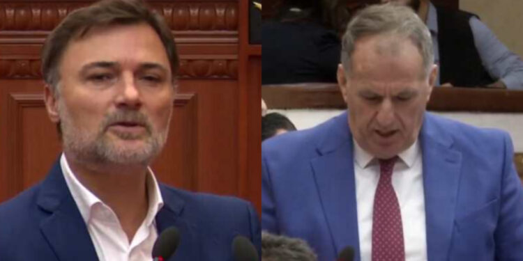 U PARAQIT në SPAK, deputeti i PS-së tallet keq me kryetarin e partiçkës Patos-Mallakastër: Më pyetën a është ‘Enkelejdi’ ky që…