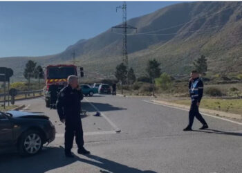 Aksident në Bulqizë/ Makina përplas motoçikletën, plagoset rëndë një grua