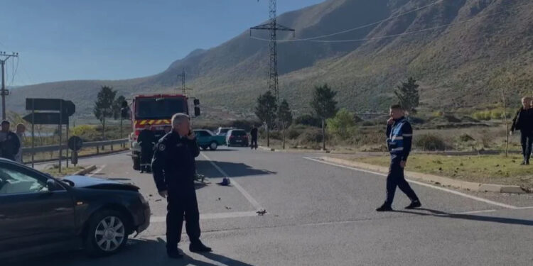 Aksident në Bulqizë/ Makina përplas motoçikletën, plagoset rëndë një grua