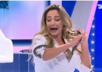 E papritur/ Bieta Sulos gati t’i bjerë të fikët në emision live prej të ftuarës që bën veprimin e pazakontë
