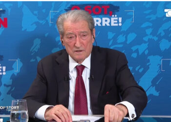 “Rama do që t’ju mbajë në lojë apo burgosë?” Berisha-analistit në Top Story: Po të mos kishte frikë, do ta dominonte më shumë urrejtjen për kundërshtarin
