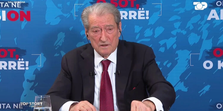 “Rama do që t’ju mbajë në lojë apo burgosë?” Berisha-analistit në Top Story: Po të mos kishte frikë, do ta dominonte më shumë urrejtjen për kundërshtarin