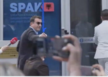 Lajmi Fundit/ SPAK i bllokon pasaportën Erion Veliajt dhe vendos detyrim paraqitje!