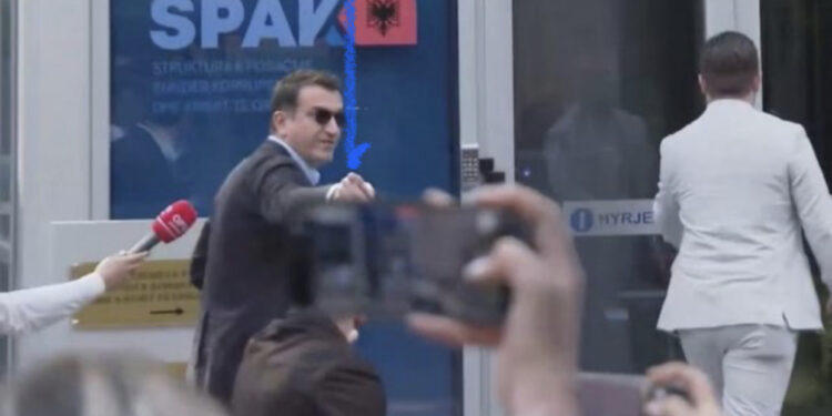 Lajmi Fundit/ SPAK i bllokon pasaportën Erion Veliajt dhe vendos detyrim paraqitje!