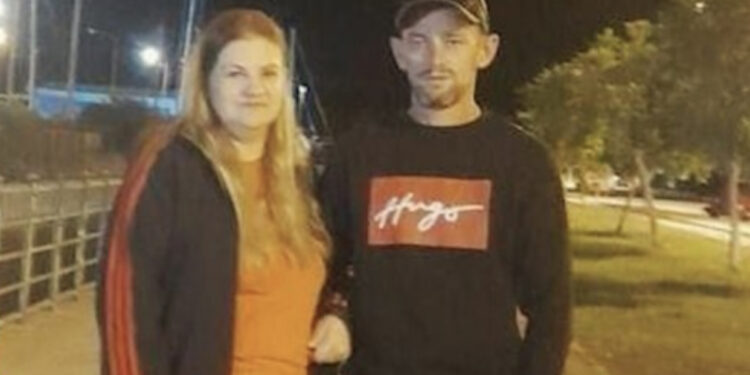 Zhduket një grua/ Familja e tmerruar: E mori një fierak me taksi, ka lënë vajzën 10 vjeçe