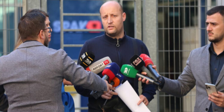 Gazetari Elton Qyno në SPAK: U pyeta për komunikimet e mija në telefon, kërkoj kthimin e sendeve të sekuestruara