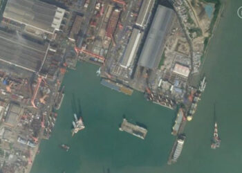 Imazhet satelitore zbulojnë një aeroplanmbajtëse misterioze të ndërtuar në Kinë