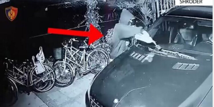 U arrestuan/ Shihni si dy vëllezërit në Shkodër u vënë zjarrin makinave, me “porosi” të…