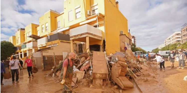 Shkon në 211 numri i viktimave në Spanjë, kryeministri Sanchez nxjerr 10 mijë ushtarë dhe policë për të ndihmuar