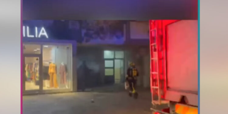 Shpërthim në qendër të Prishtinës, zjarrfikësit në vendngjarje