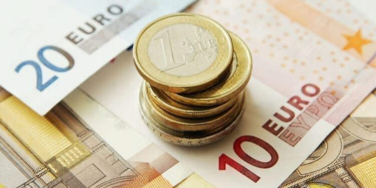 Çfarë po ndodh sot me monedhat e huaja? Ja me sa po blihen dhe shiten dollari dhe euro