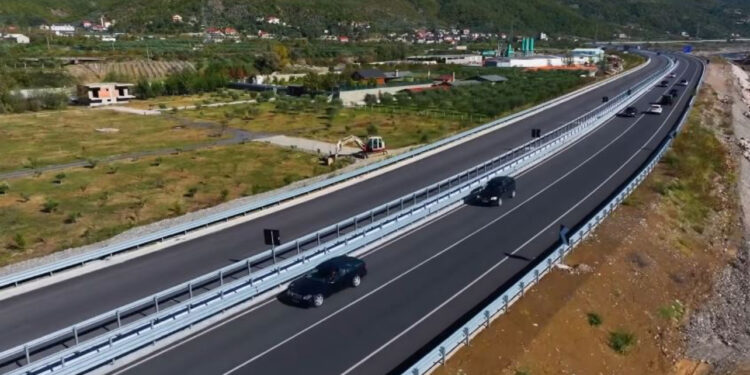 Kryeministri Rama publikon pamjet nga rruga Elbasan-Qafë Thanë