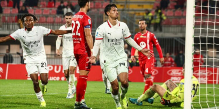 Milan ‘rrëmben’ pikët e plota ndaj Monzas, vendos goli i Reijnders