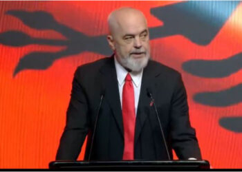 LIVE- Rama prezanton 8 mësuesit e parë në Greqi për mësimin e gjuhës shqipe