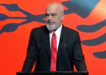 “Termi Vorio Epir ka vdekur!” Protesta e nacionalistëve grekë/ Rama: Janë fosile për gjynah!