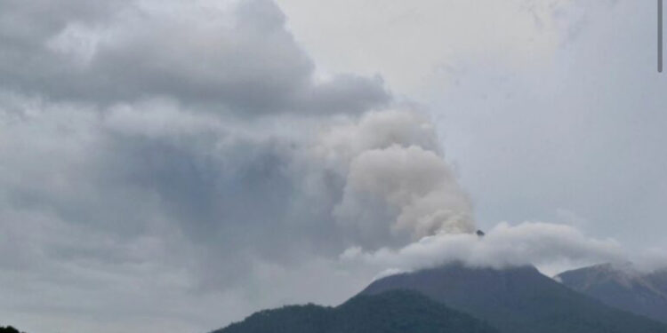 VIDEO/ Shpërthime vullkanike në Indonezinë lindore, humbin jetën nëntë persona