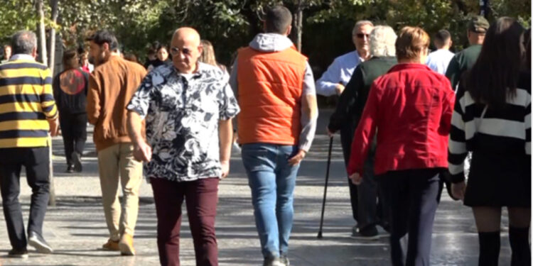 Gjeje një burrë edhe ti! 34 mijë meshkuj të moshës 25-34 vjeç në Tiranë janë beqarë