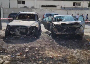 Vlorë/ Digjen dy makina, dyshohet e qëllimshme