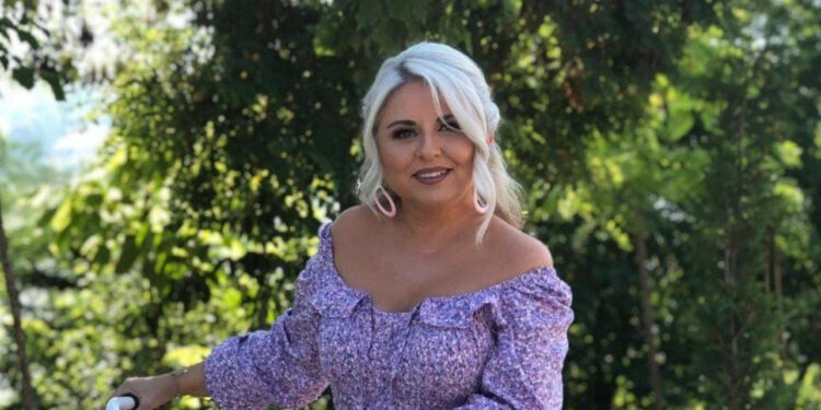 FOTO/ Këngëtarja Artjola Toska shtatzanë për herë të parë?