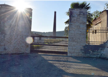 Matrapazët turq të Kurum , për burg ! Vjedhja e hapur me rafinerinë e naftës në Cërrik : E morën si koncension, e shkrinë në furra brenda muajit