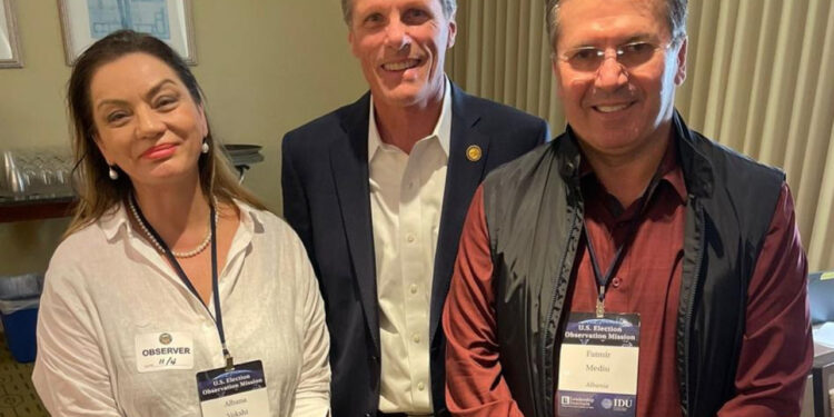 Mediu dhe Vokshi nga Kalifornia: Po vëzhgojmë nga afër procesin e votimit me postë!