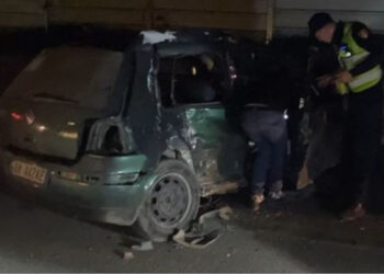 Aksident i rëndë në Vlorë, dy të plagosur dhe pasagjeri i bllokuar brenda mjetit