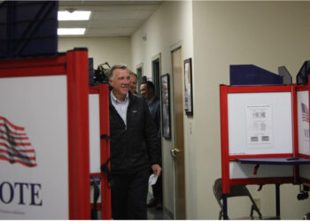 Guvernatori republikan: Kam votuar për Kamala Harris