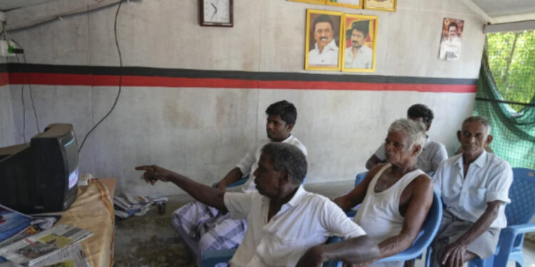 Zhgënjim në fshatin e vogël indian të paraardhësve të Kamala Harrisit, bënë lutje e përgatiten fishekzjarrë për fitoren e saj