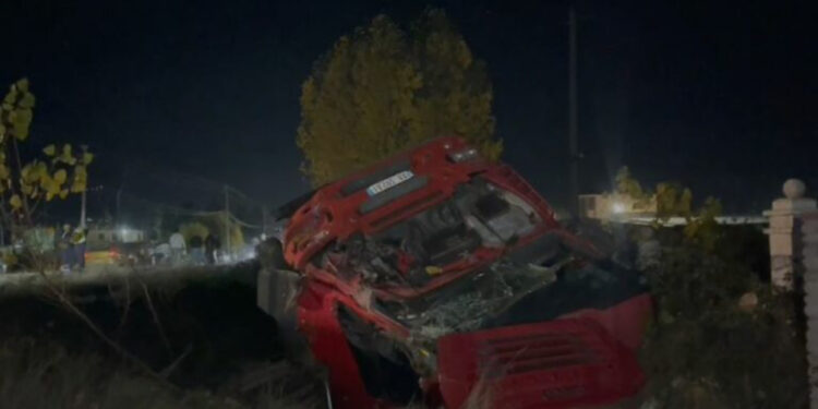 Aksident tragjik në Korçë, vdes shoferi i “Chevrolet”-it pas përplasjes me kamionin