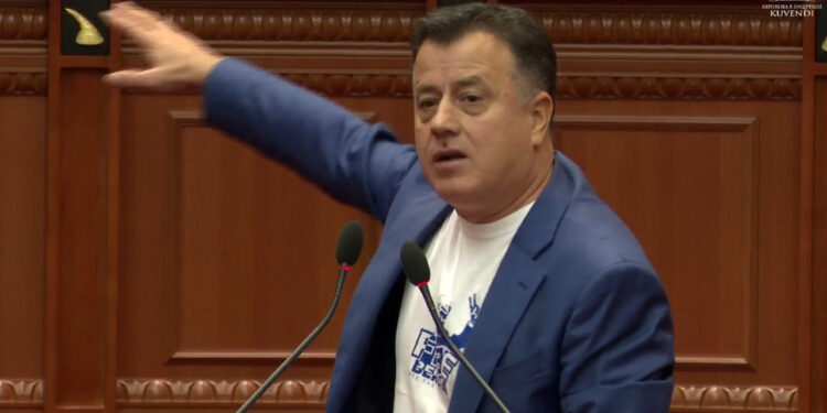 LIVE-Noka u drejtohet socialistëve: Ju na dukeni si miza, vetëm një rrugë ka për ju