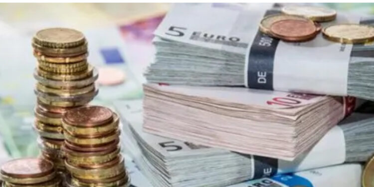 Çfarë po ndodh sot? Ja me sa po blihen dhe shiten dollari dhe euro