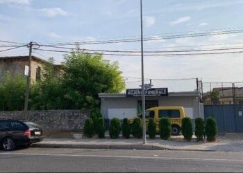 I hodhën lëndë plasëse në derën e banesës, në muajin gusht iu vendos eksploziv edhe te agjensia funerale