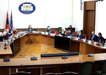 “Ky komision s’mbyllet pa dëshminë e Vilma Nushit”, Ndreca përplaset me Vokshin: Po u bëni gjyqin njerëzve!