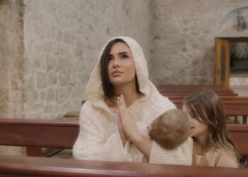 VIDEO/ Amen feston 1-vjetorin! Xhensila Myrtezaj publikon për herë të parë portretin, ka një mesazh për Bes Kallakun