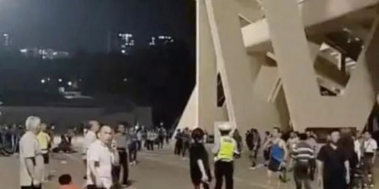 Makina përplaset me turmën e njerëzve, raportohen 35 viktima