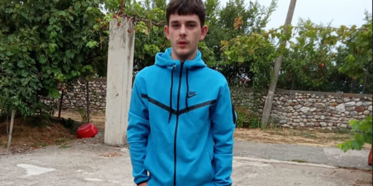 Zhduket 15-vjeçari në Shkodër, apeli i dhimbshëm i të atit: Kthehu, të presin nëna, motra e vëllezërit