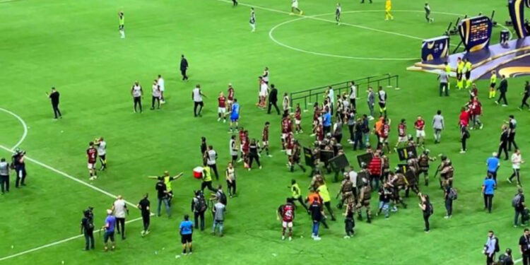 Trofe mes dhunës, bomba artizanale në Kupën e Brazilit sjell disa të plagosur