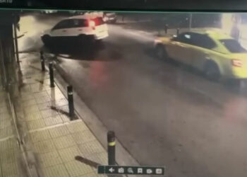 E rëndë/ Përplaset me motor, humb jetën 18-vjeçari shqiptar në Athinë