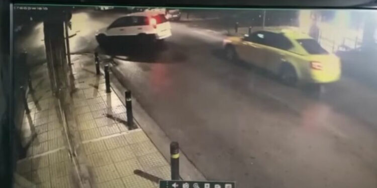 E rëndë/ Përplaset me motor, humb jetën 18-vjeçari shqiptar në Athinë