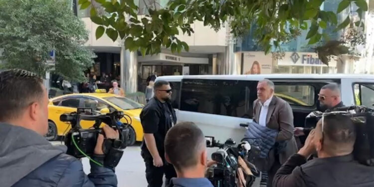 Ish-ministri Beqaj shkon sërish në Kuvend për dëshminë në ‘Sterilizimi’, me pranga në duar