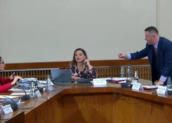 “Ju të vrisni kaq pushtet keni!” Debatet te “Shëndetësia”, Vokshi: Vrasje në masë po bëni ju tek Onkologjiku! Ndreca: Unë kam vetëm fjalën! Edhe fjalën ma hiqni