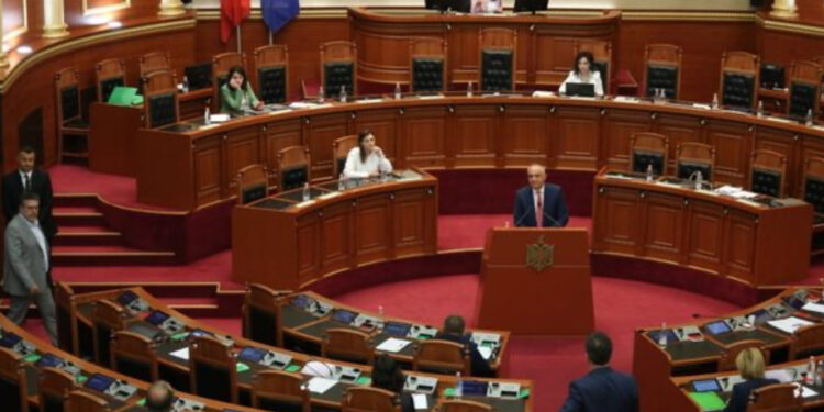 Mblidhet Kuvendi në seancë plenare, interpelancë me ministren e Shëndetësisë