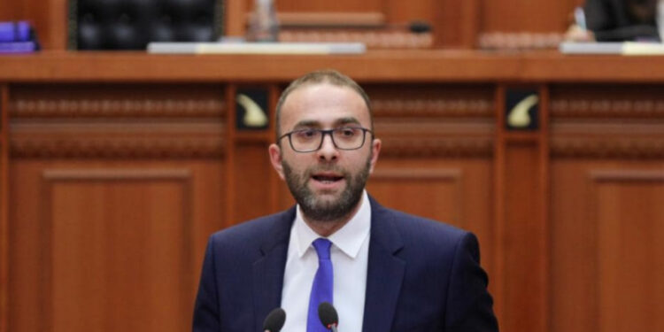 LIVE-Kuvendi/ Bardhi: Ilir Beqja, si guxon ky kriminel të kërcënojë deputetët e opozitës