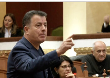 LIVE-Kuvendi/ Noka: Ilir Beqja, hajdut 2 metra kërcënoi deputetët e opozitës