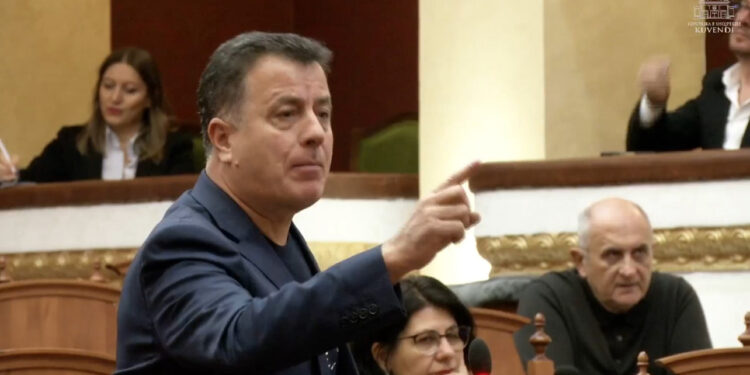 LIVE-Kuvendi/ Noka: Ilir Beqja, hajdut 2 metra kërcënoi deputetët e opozitës
