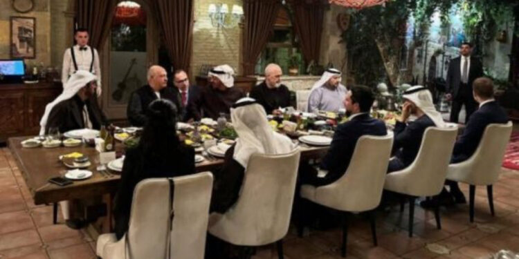 VIDEO/ Rama darkon me mikun e Vladimir Putin. Fsheh fotot dhe poston pamje të censuruara