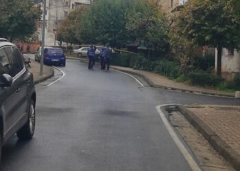 Burrel/ Alarm për bombë, gjendet nje pako e dyshimtë në një lulishte