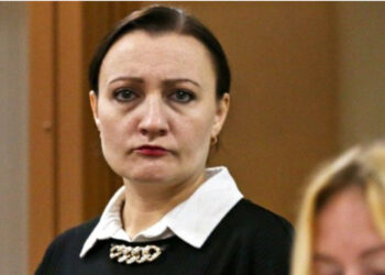 Kërkoi vrasjen e Putinit për luftën në Ukrainë, drejtoresha ruse e teatrit dënohet me 8 vjet burg